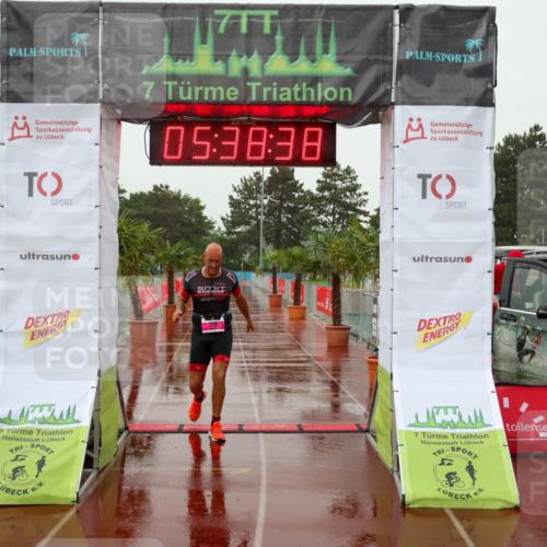 15.06.2025 - 7 Türme Triathlon Michael Strokosch http://msf.ph/oto/8018734 15.06.2025 15:38:37 Ziel 301 meine-sportfotos.de