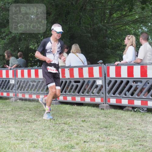 21.06.2025 - 27. Vierlanden-Triathlon KatJ http://msf.ph/oto/8018741 15.06.2025 13:18:31 Ziel 172 meine-sportfotos.de