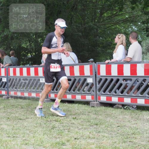 21.06.2025 - 27. Vierlanden-Triathlon KatJ http://msf.ph/oto/8018752 15.06.2025 13:18:31 Ziel 172 meine-sportfotos.de
