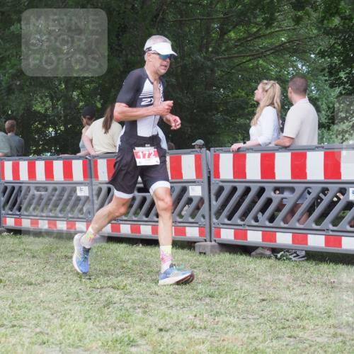 21.06.2025 - 27. Vierlanden-Triathlon KatJ http://msf.ph/oto/8018772 15.06.2025 13:18:31 Ziel 172 meine-sportfotos.de
