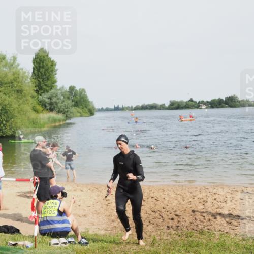 21.06.2025 - 27. Vierlanden-Triathlon MichiJ http://msf.ph/oto/8018776 15.06.2026 10:18:45 Schwimmen 536 meine-sportfotos.de