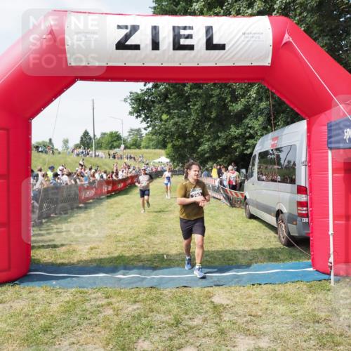 21.06.2025 - 27. Vierlanden-Triathlon MichiJ http://msf.ph/oto/8018798 15.06.2026 11:34:39 Ziel 290, 386, 559, 595 meine-sportfotos.de