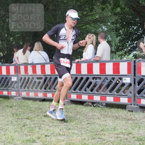 21.06.2025 - 27. Vierlanden-Triathlon KatJ http://msf.ph/oto/8018801 15.06.2025 13:18:31 Ziel 172 meine-sportfotos.de