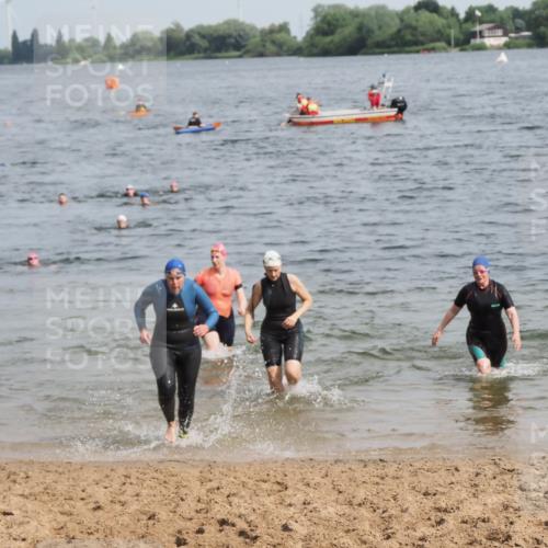 21.06.2025 - 27. Vierlanden-Triathlon MichiJ http://msf.ph/oto/8018807 15.06.2026 10:19:01 Schwimmen 478, 498 meine-sportfotos.de