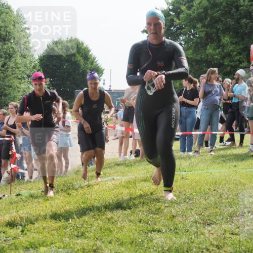 15.06.2025 - 27. Vierlanden-Triathlon KatJ http://msf.ph/oto/8018811 15.06.2025 10:18:09 Schwimmen 515, 550, 629 meine-sportfotos.de
