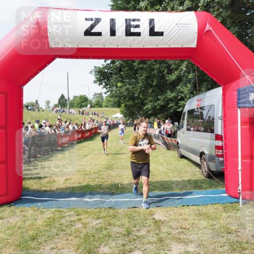 21.06.2025 - 27. Vierlanden-Triathlon MichiJ http://msf.ph/oto/8018817 15.06.2026 11:34:39 Ziel 290, 386, 559, 595 meine-sportfotos.de