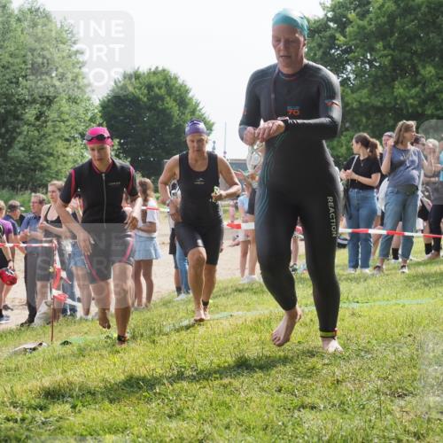 15.06.2025 - 27. Vierlanden-Triathlon KatJ http://msf.ph/oto/8018819 15.06.2025 10:18:09 Schwimmen 515, 550, 629 meine-sportfotos.de
