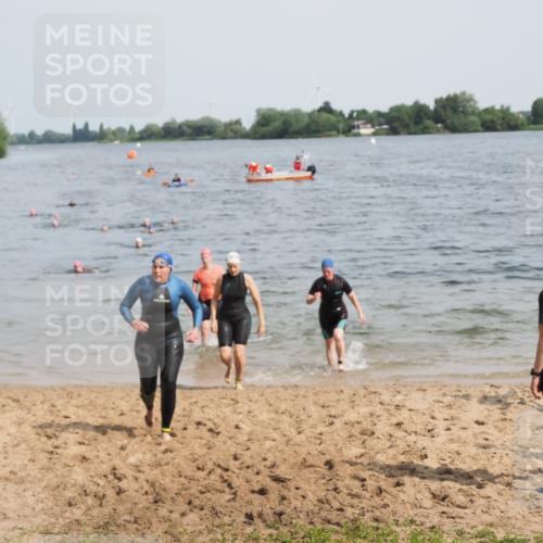 21.06.2025 - 27. Vierlanden-Triathlon MichiJ http://msf.ph/oto/8018842 15.06.2026 10:19:04 Schwimmen 478, 498, 543, 558 meine-sportfotos.de