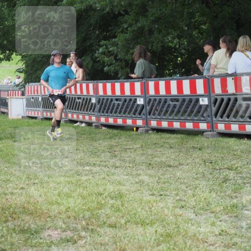 21.06.2025 - 27. Vierlanden-Triathlon KatJ http://msf.ph/oto/8018845 15.06.2025 13:18:42 Ziel 241, 855 meine-sportfotos.de