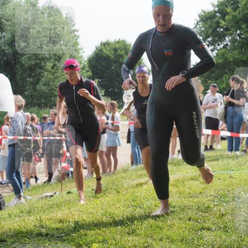 15.06.2025 - 27. Vierlanden-Triathlon KatJ http://msf.ph/oto/8018853 15.06.2025 10:18:09 Schwimmen 515, 550, 629 meine-sportfotos.de