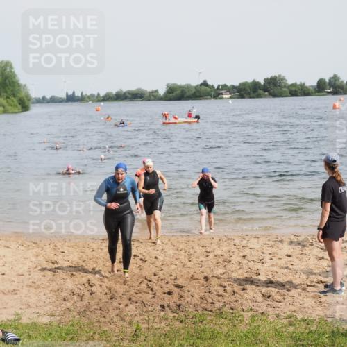 21.06.2025 - 27. Vierlanden-Triathlon MichiJ http://msf.ph/oto/8018857 15.06.2026 10:19:05 Schwimmen 478, 498, 543, 558 meine-sportfotos.de