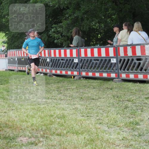 21.06.2025 - 27. Vierlanden-Triathlon KatJ http://msf.ph/oto/8018858 15.06.2025 13:18:43 Ziel 241, 855 meine-sportfotos.de