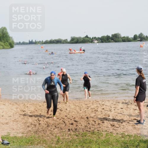 21.06.2025 - 27. Vierlanden-Triathlon MichiJ http://msf.ph/oto/8018862 15.06.2026 10:19:05 Schwimmen 478, 498, 543, 558 meine-sportfotos.de