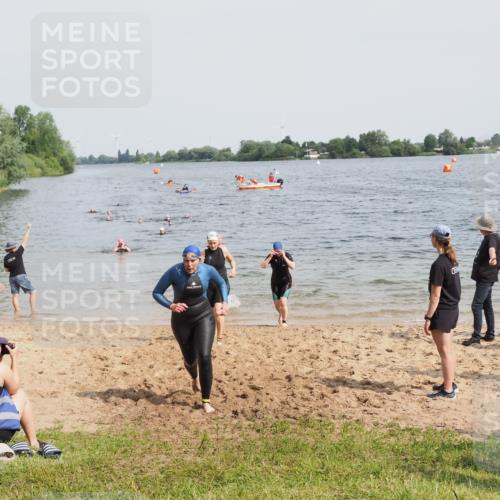 21.06.2025 - 27. Vierlanden-Triathlon MichiJ http://msf.ph/oto/8018873 15.06.2026 10:19:06 Schwimmen 478, 498, 543, 558 meine-sportfotos.de