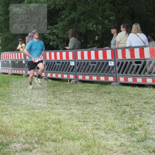 21.06.2025 - 27. Vierlanden-Triathlon KatJ http://msf.ph/oto/8018875 15.06.2025 13:18:43 Ziel 241, 855 meine-sportfotos.de