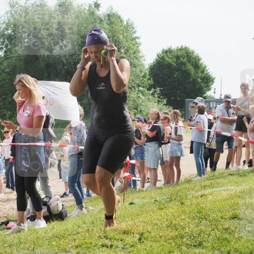 15.06.2025 - 27. Vierlanden-Triathlon KatJ http://msf.ph/oto/8018892 15.06.2025 10:18:11 Schwimmen 515, 550, 629 meine-sportfotos.de