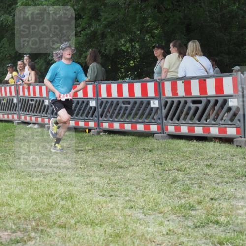 21.06.2025 - 27. Vierlanden-Triathlon KatJ http://msf.ph/oto/8018903 15.06.2025 13:18:43 Ziel 241, 855 meine-sportfotos.de