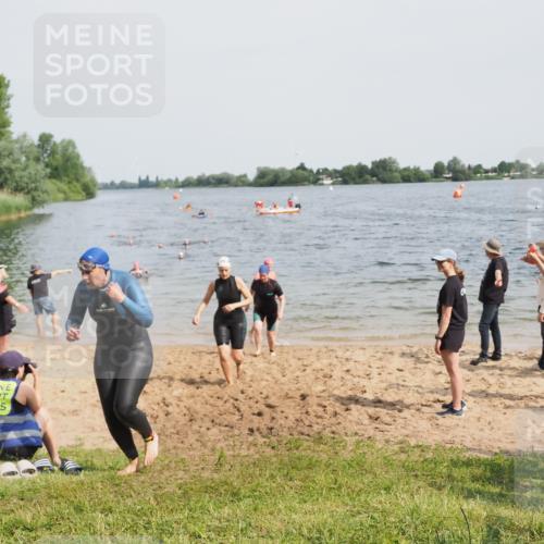 21.06.2025 - 27. Vierlanden-Triathlon MichiJ http://msf.ph/oto/8018919 15.06.2026 10:19:07 Schwimmen 478, 498, 543, 558 meine-sportfotos.de