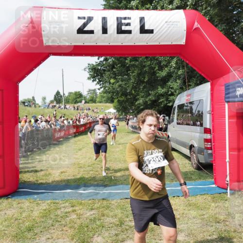 21.06.2025 - 27. Vierlanden-Triathlon MichiJ http://msf.ph/oto/8018920 15.06.2026 11:34:41 Ziel 290, 386, 595 meine-sportfotos.de