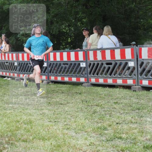 21.06.2025 - 27. Vierlanden-Triathlon KatJ http://msf.ph/oto/8018923 15.06.2025 13:18:43 Ziel 241, 855 meine-sportfotos.de