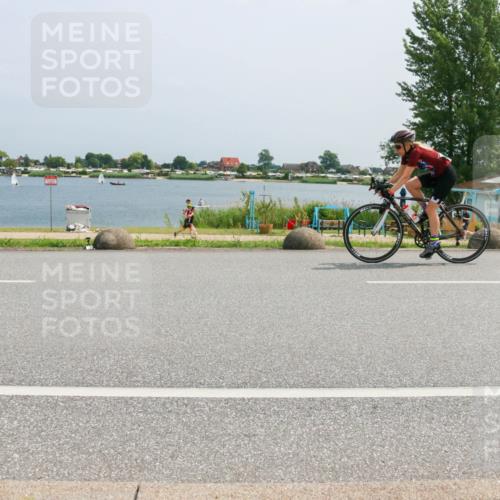 21.06.2025 - 27. Vierlanden-Triathlon H.Heesch http://msf.ph/oto/8018929 15.06.2025 12:00:34 Radfahren 966 meine-sportfotos.de