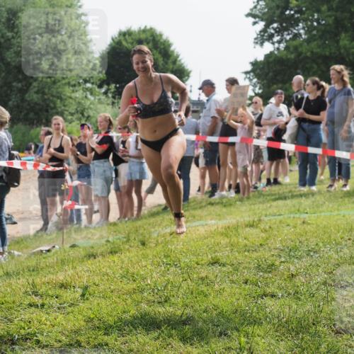 15.06.2025 - 27. Vierlanden-Triathlon KatJ http://msf.ph/oto/8018930 15.06.2025 10:18:19 Schwimmen 568, 586 meine-sportfotos.de