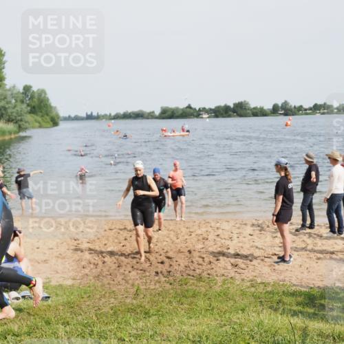 21.06.2025 - 27. Vierlanden-Triathlon MichiJ http://msf.ph/oto/8018951 15.06.2026 10:19:08 Schwimmen 478, 498, 543, 558 meine-sportfotos.de