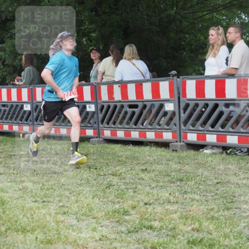 21.06.2025 - 27. Vierlanden-Triathlon KatJ http://msf.ph/oto/8018955 15.06.2025 13:18:43 Ziel 241, 855 meine-sportfotos.de