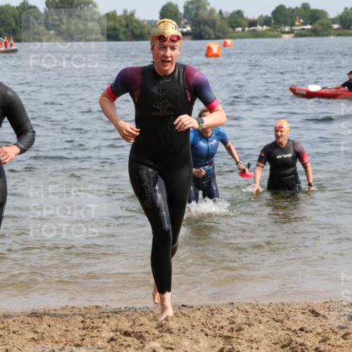 15.06.2025 - 27. Vierlanden-Triathlon Lena Gebhardt http://msf.ph/oto/8018961 15.06.2025 10:16:54 Schwimmen 471, 484, 501, 516, 551, 566, 567, 595, 604, 610, 633 meine-sportfotos.de