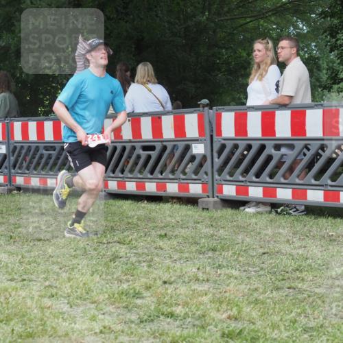 21.06.2025 - 27. Vierlanden-Triathlon KatJ http://msf.ph/oto/8018963 15.06.2025 13:18:43 Ziel 241, 855 meine-sportfotos.de