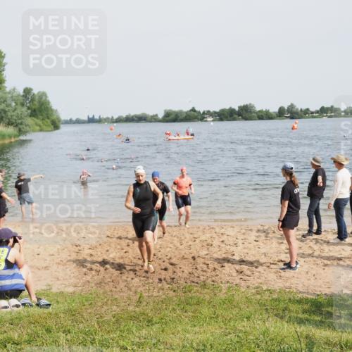 21.06.2025 - 27. Vierlanden-Triathlon MichiJ http://msf.ph/oto/8018965 15.06.2026 10:19:08 Schwimmen 478, 498, 543, 558 meine-sportfotos.de