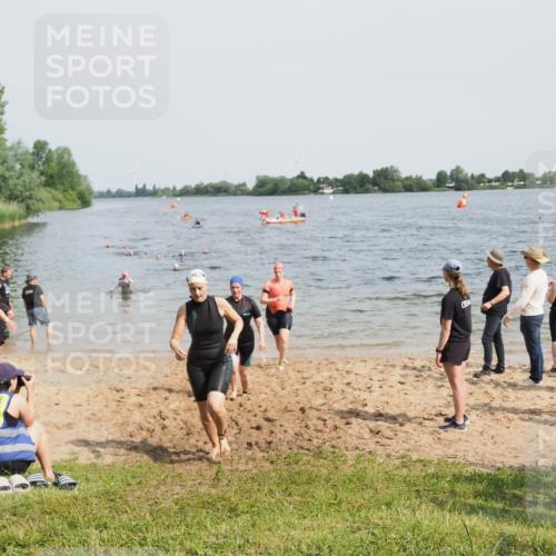 21.06.2025 - 27. Vierlanden-Triathlon MichiJ http://msf.ph/oto/8018978 15.06.2026 10:19:09 Schwimmen 478, 498, 543, 558 meine-sportfotos.de