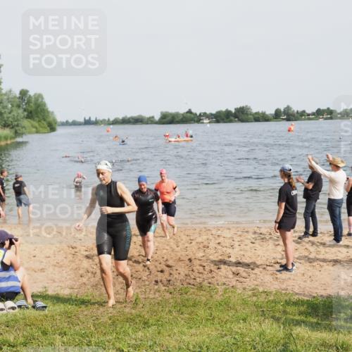 21.06.2025 - 27. Vierlanden-Triathlon MichiJ http://msf.ph/oto/8018989 15.06.2026 10:19:09 Schwimmen 478, 498, 543, 558 meine-sportfotos.de