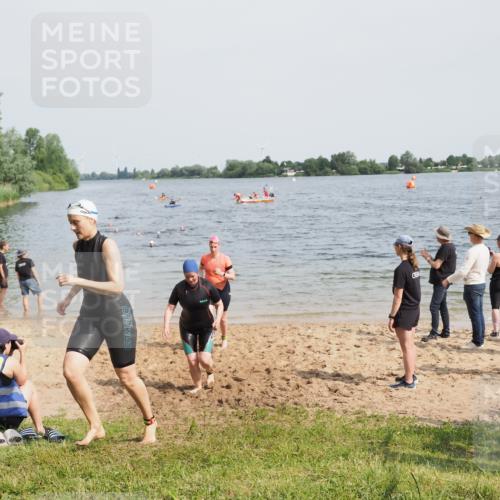 21.06.2025 - 27. Vierlanden-Triathlon MichiJ http://msf.ph/oto/8019011 15.06.2026 10:19:10 Schwimmen 478, 498, 543, 558 meine-sportfotos.de