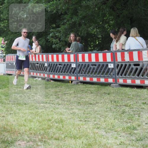 21.06.2025 - 27. Vierlanden-Triathlon KatJ http://msf.ph/oto/8019024 15.06.2025 13:18:45 Ziel 855 meine-sportfotos.de