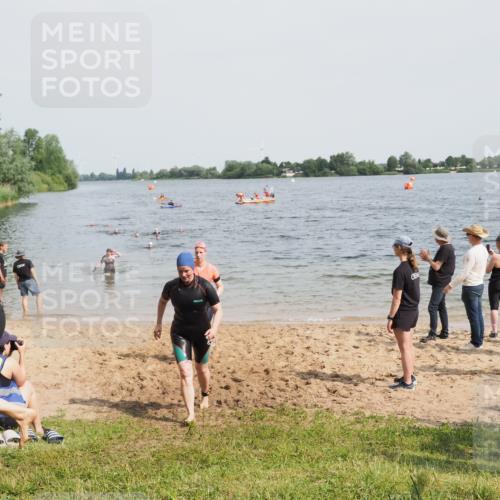 21.06.2025 - 27. Vierlanden-Triathlon MichiJ http://msf.ph/oto/8019026 15.06.2026 10:19:10 Schwimmen 478, 498, 543, 558 meine-sportfotos.de