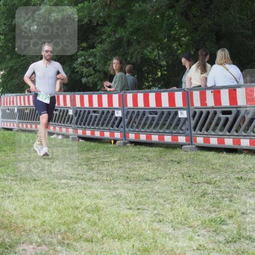21.06.2025 - 27. Vierlanden-Triathlon KatJ http://msf.ph/oto/8019050 15.06.2025 13:18:45 Ziel 855 meine-sportfotos.de
