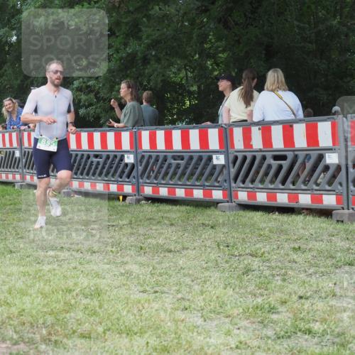 21.06.2025 - 27. Vierlanden-Triathlon KatJ http://msf.ph/oto/8019078 15.06.2025 13:18:46 Ziel 855 meine-sportfotos.de