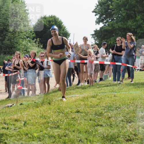 15.06.2025 - 27. Vierlanden-Triathlon KatJ http://msf.ph/oto/8019088 15.06.2025 10:18:27 Schwimmen 495, 535, 568, 586 meine-sportfotos.de