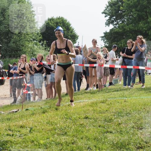 15.06.2025 - 27. Vierlanden-Triathlon KatJ http://msf.ph/oto/8019093 15.06.2025 10:18:27 Schwimmen 495, 535, 568, 586 meine-sportfotos.de