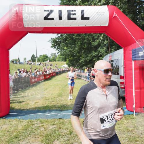21.06.2025 - 27. Vierlanden-Triathlon MichiJ http://msf.ph/oto/8019103 15.06.2026 11:34:43 Ziel 290, 386, 595 meine-sportfotos.de