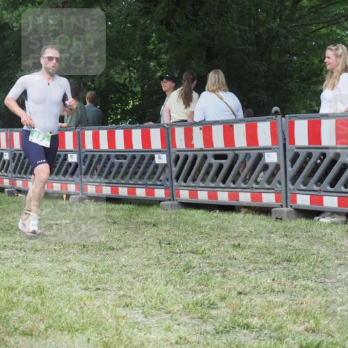 21.06.2025 - 27. Vierlanden-Triathlon KatJ http://msf.ph/oto/8019121 15.06.2025 13:18:46 Ziel 855 meine-sportfotos.de