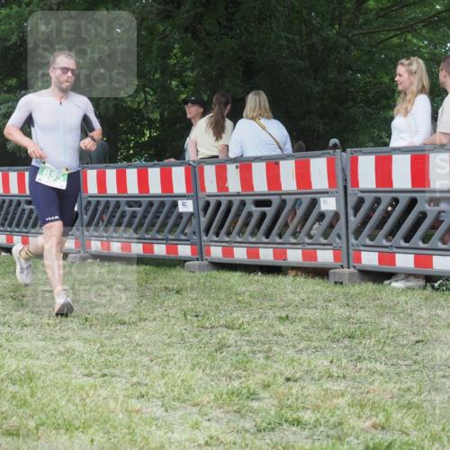 21.06.2025 - 27. Vierlanden-Triathlon KatJ http://msf.ph/oto/8019131 15.06.2025 13:18:46 Ziel 855 meine-sportfotos.de