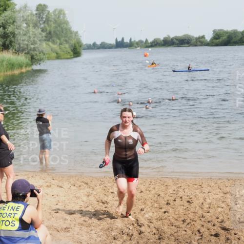 21.06.2025 - 27. Vierlanden-Triathlon MichiJ http://msf.ph/oto/8019167 15.06.2026 10:19:19 Schwimmen 474, 558 meine-sportfotos.de
