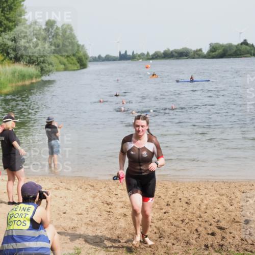 21.06.2025 - 27. Vierlanden-Triathlon MichiJ http://msf.ph/oto/8019181 15.06.2026 10:19:19 Schwimmen 474, 558 meine-sportfotos.de