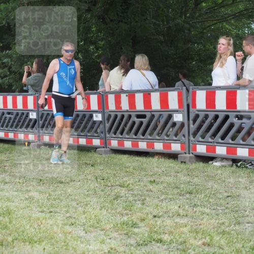 21.06.2025 - 27. Vierlanden-Triathlon KatJ http://msf.ph/oto/8019204 15.06.2025 13:18:55 Ziel 668, 743 meine-sportfotos.de