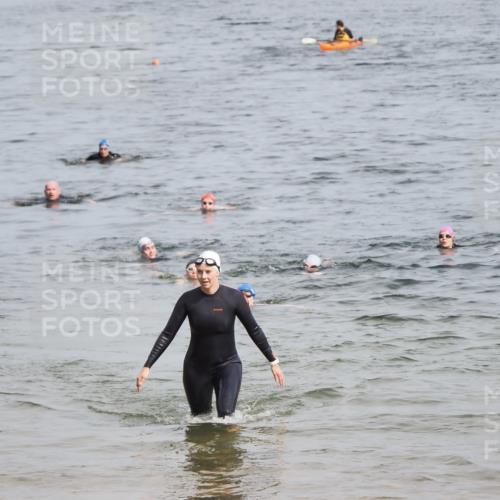 21.06.2025 - 27. Vierlanden-Triathlon MichiJ http://msf.ph/oto/8019221 15.06.2026 10:19:29 Schwimmen  meine-sportfotos.de
