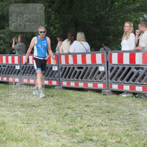 21.06.2025 - 27. Vierlanden-Triathlon KatJ http://msf.ph/oto/8019231 15.06.2025 13:18:55 Ziel 668, 743 meine-sportfotos.de
