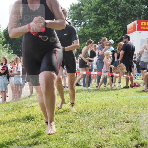 15.06.2025 - 27. Vierlanden-Triathlon KatJ http://msf.ph/oto/8019261 15.06.2025 10:18:37 Schwimmen 495, 533, 621, 628 meine-sportfotos.de