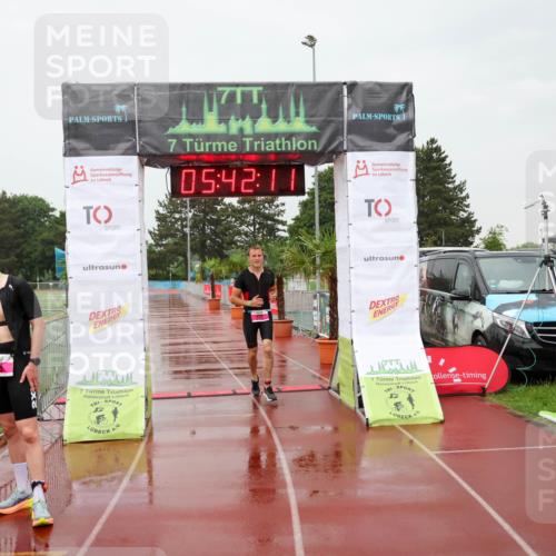 15.06.2025 - 7 Türme Triathlon Michael Strokosch http://msf.ph/oto/8019265 15.06.2025 15:42:10 Ziel 208 meine-sportfotos.de